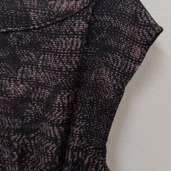 Guess V-Neck Sleeveless Dress Small – Lightweight, Elastic Waist, Short Length - Picture 10 of 16